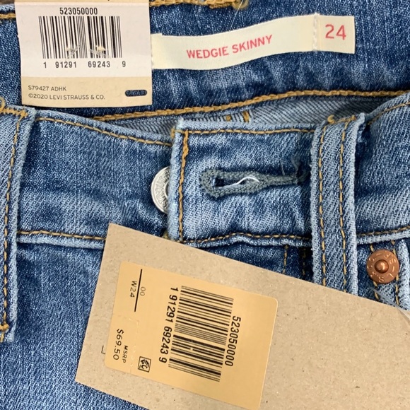 Levi’s Skinny Wedgie-Fit Jeans - Picture 4 of 5